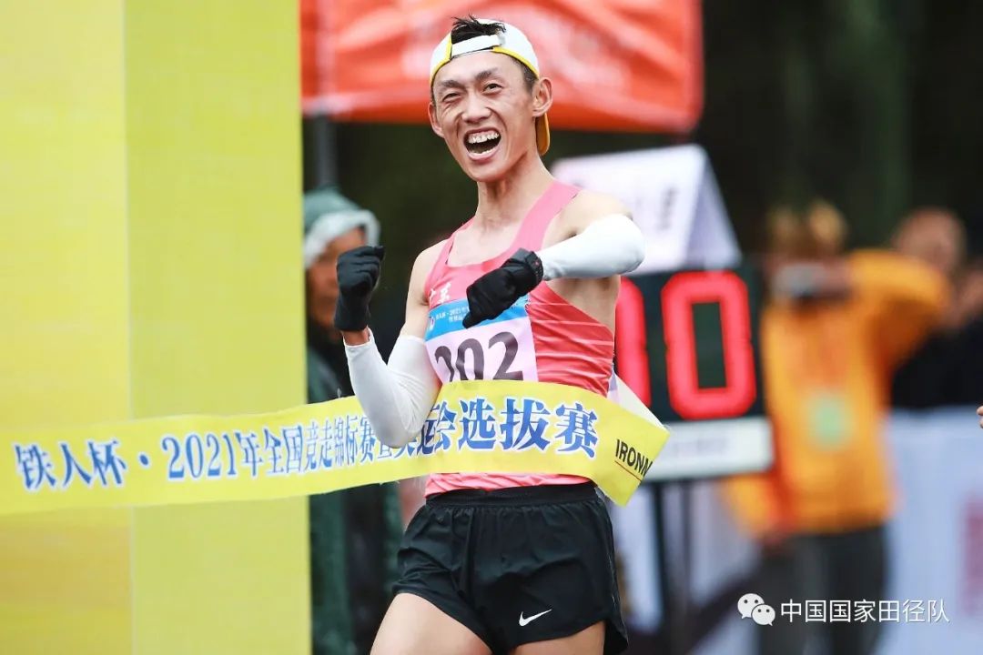 竞走冠军男运动员是谁_运动员竟走_看一下运动员竞走视频