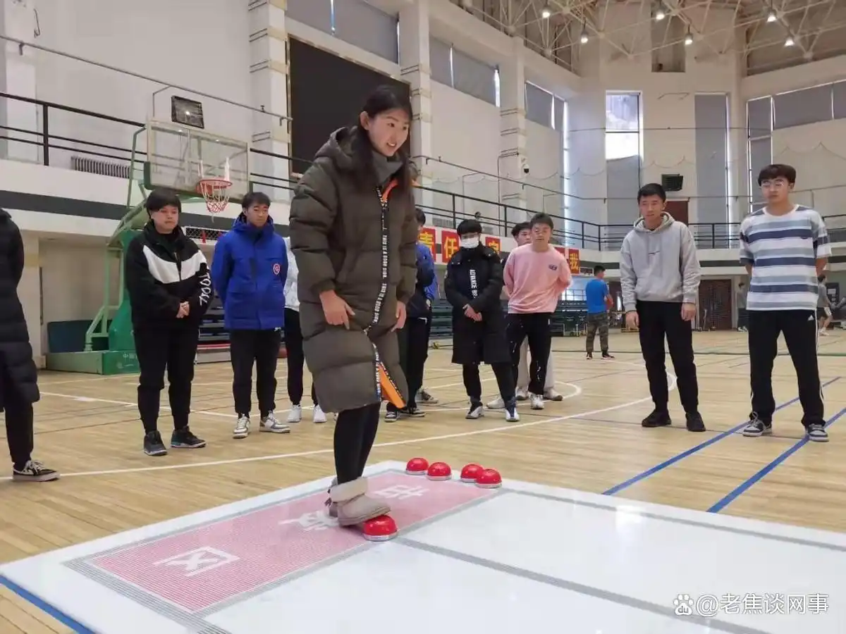 学生体操动作步骤_学生体操教学视频_体操学生日常