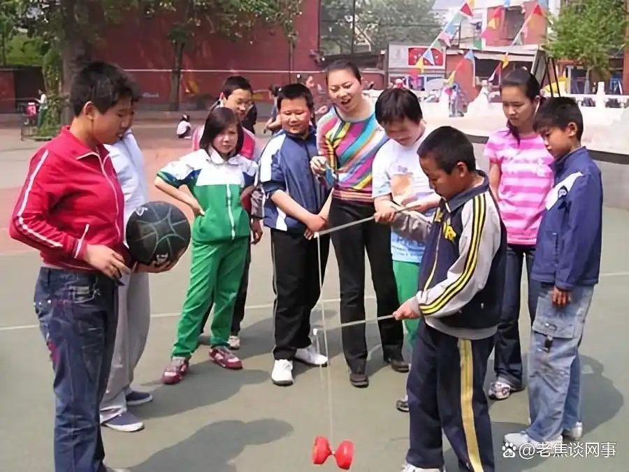 学生体操动作步骤_学生体操教学视频_体操学生日常