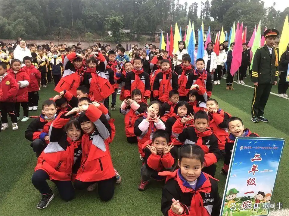 学生体操教学视频_学生体操动作步骤_体操学生日常